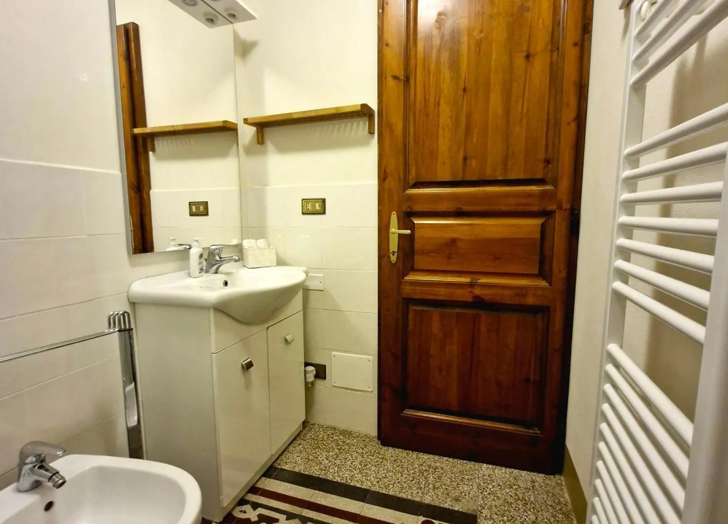 Cosetta Guest House Чертальдо Италия
