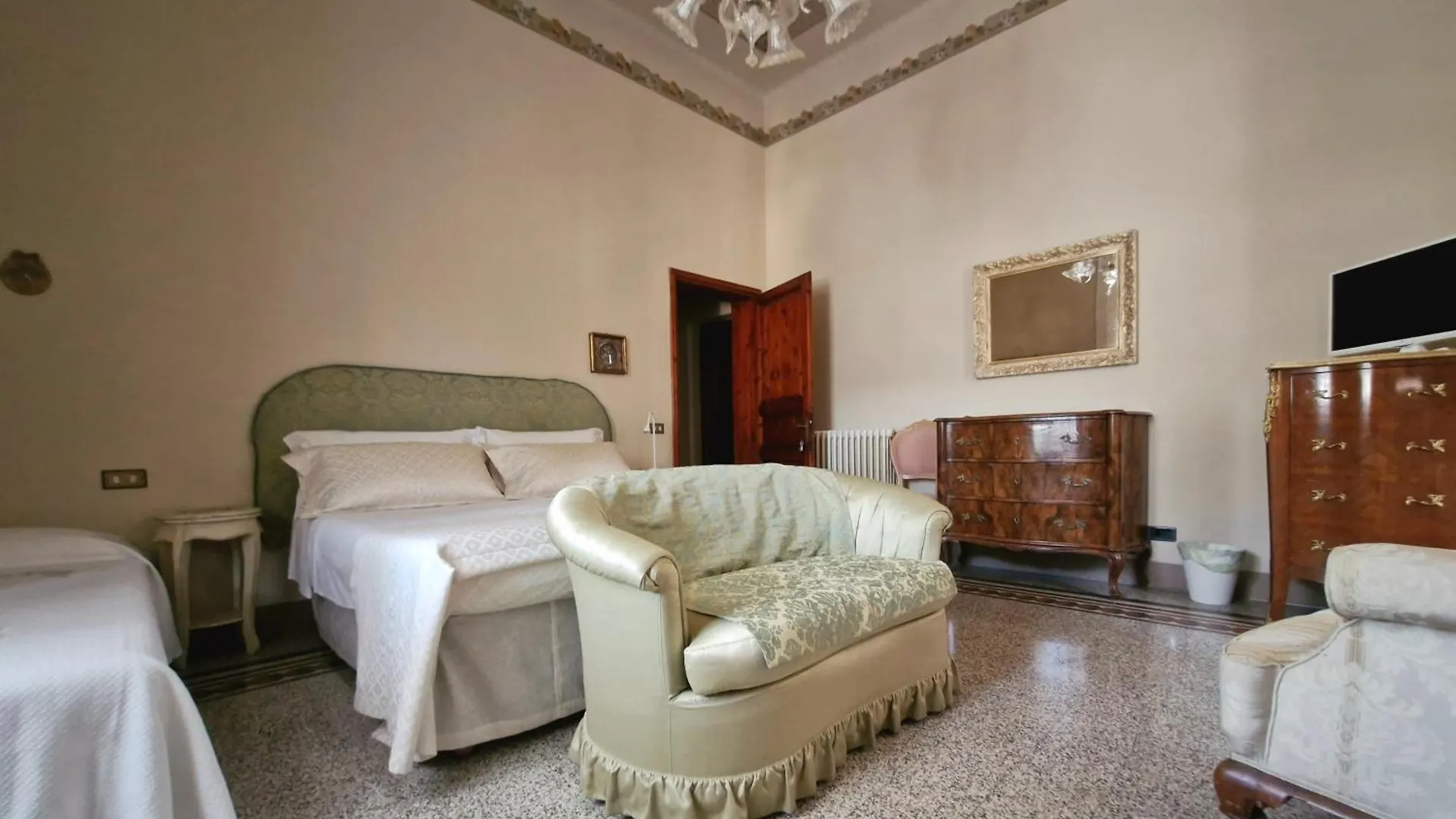 Cosetta Guest House Чертальдо